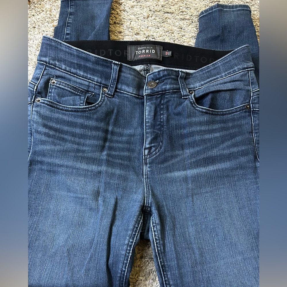 Torrid Bombshell Skinny Jeans 10R regular stretchy waist band